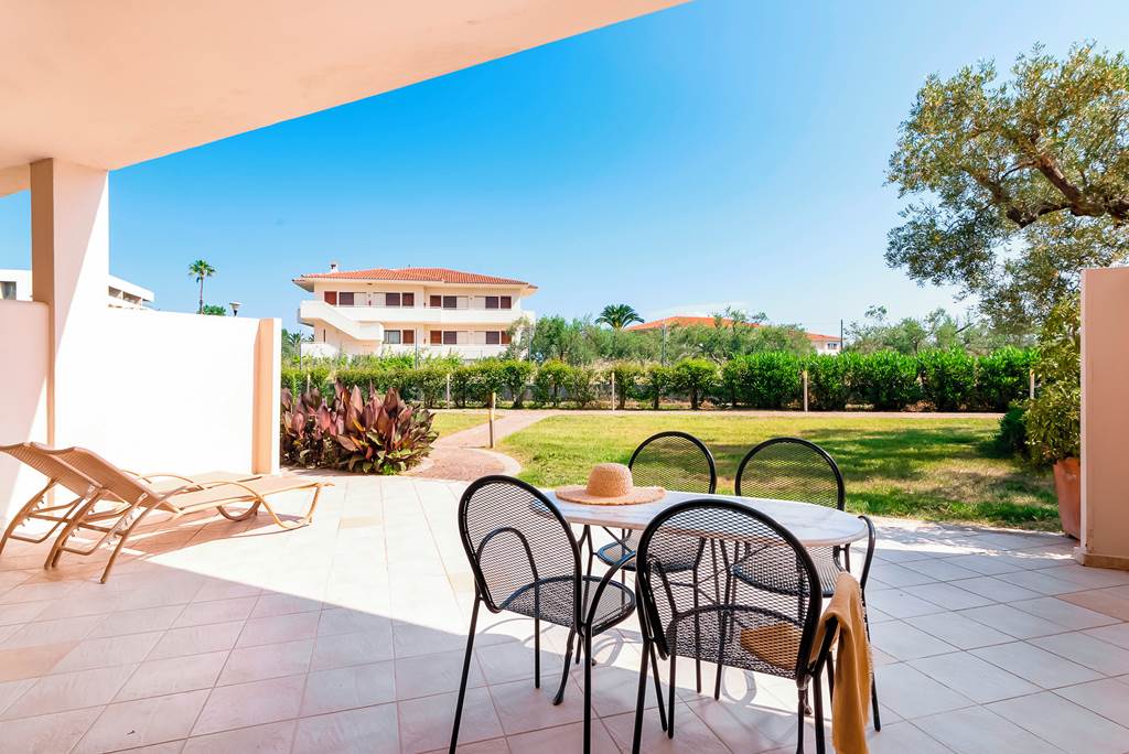 SKG_74441_Kassandra_Palace_0720_13.jpg