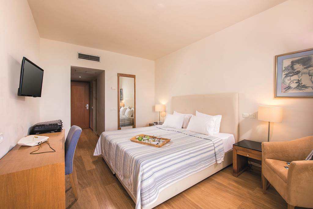 SKG_74441_Kassandra_Palace_1118_21.jpg