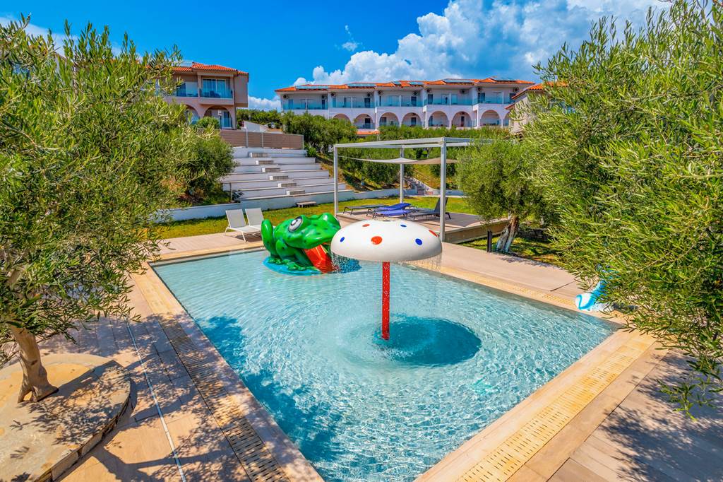 SKG_78576_Sonia_Resort_0724_02.jpg