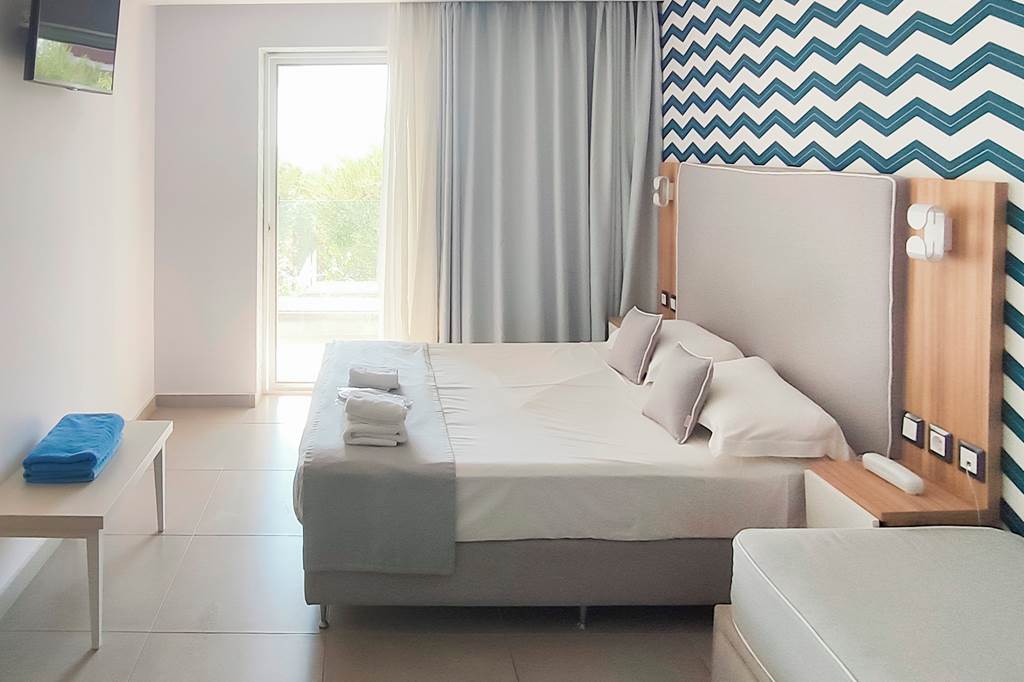 SKG_78576_Sonia_Resort_0921_04.jpg