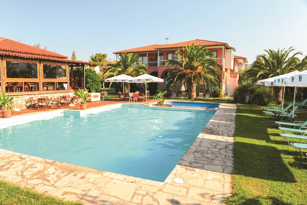 SKG_74332_Hanioti_Village_0716_04.jpg