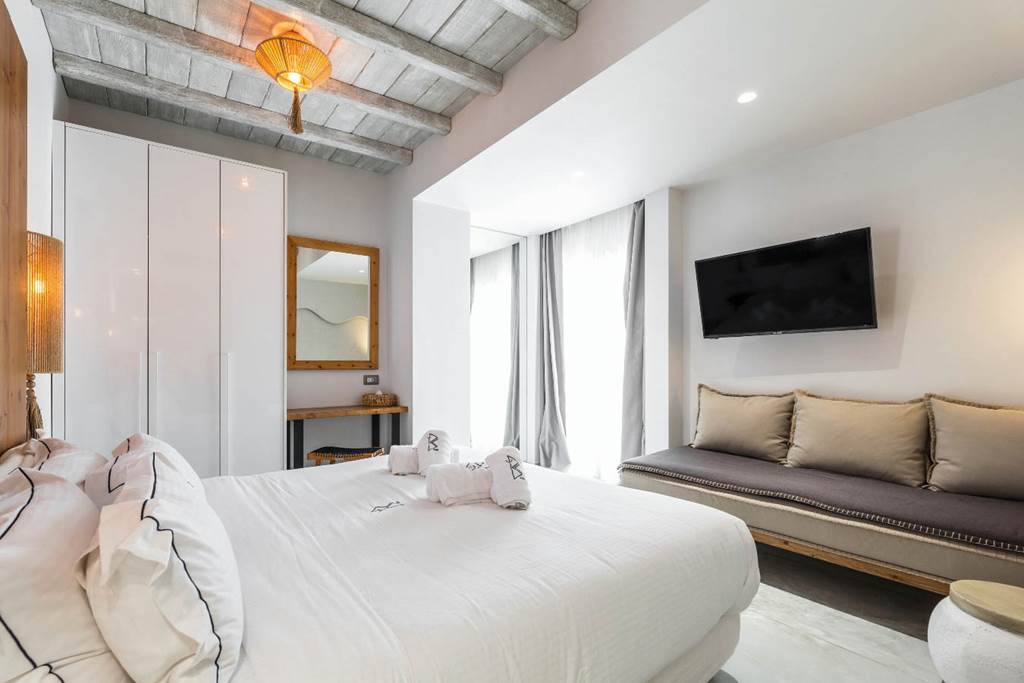 SKG_80160_Blue_Carpet_Luxury_Suites_0325_15.jpg