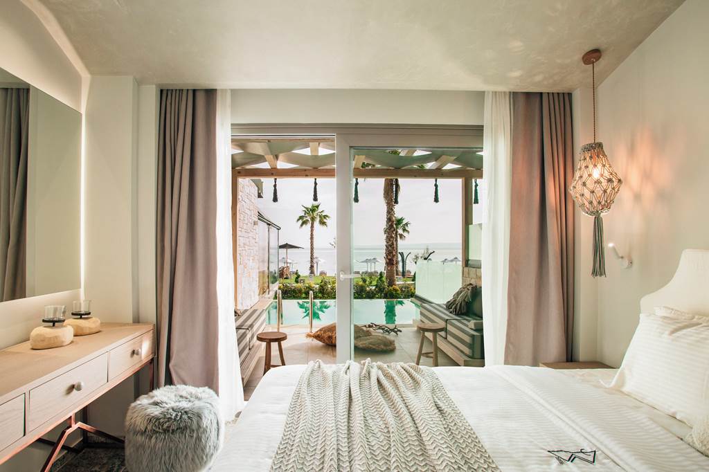 SKG_80160_Blue_Carpet_Luxury_Suites_1224_32.jpg