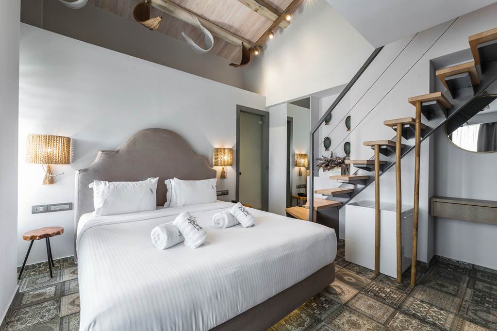 SKG_80160_Blue_Carpet_Luxury_Suites_1224_23.jpg