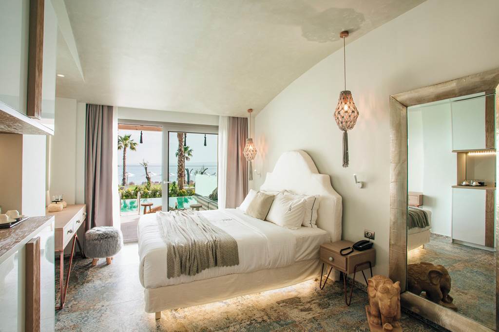 SKG_80160_Blue_Carpet_Luxury_Suites_1224_37.jpg
