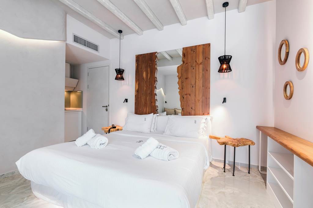 SKG_80160_Blue_Carpet_Luxury_Suites_1224_35.jpg