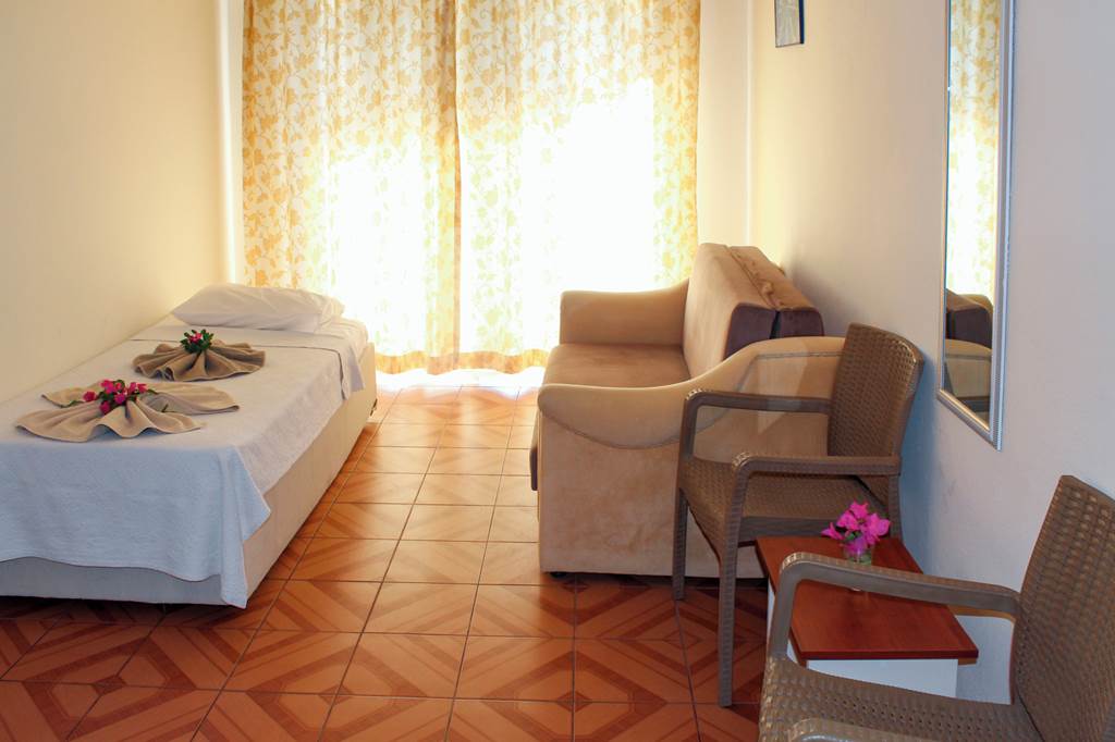 DLM_73219_Club_Sun_Village_Apartments_1221_12.jpg