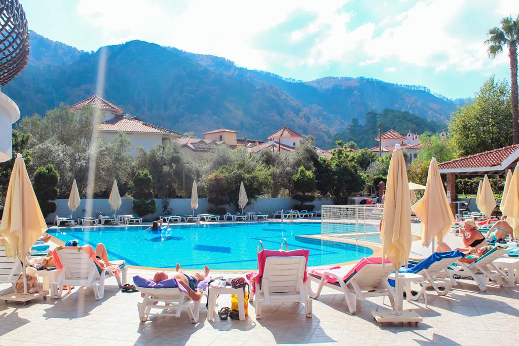 DLM_73219_Club_Sun_Village_Apartments_1221_01.jpg