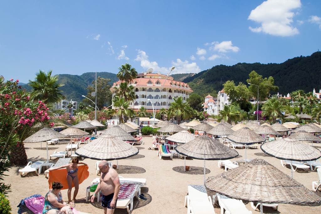 DLM_398_fortuna_beach_hotel_0718_14.jpg