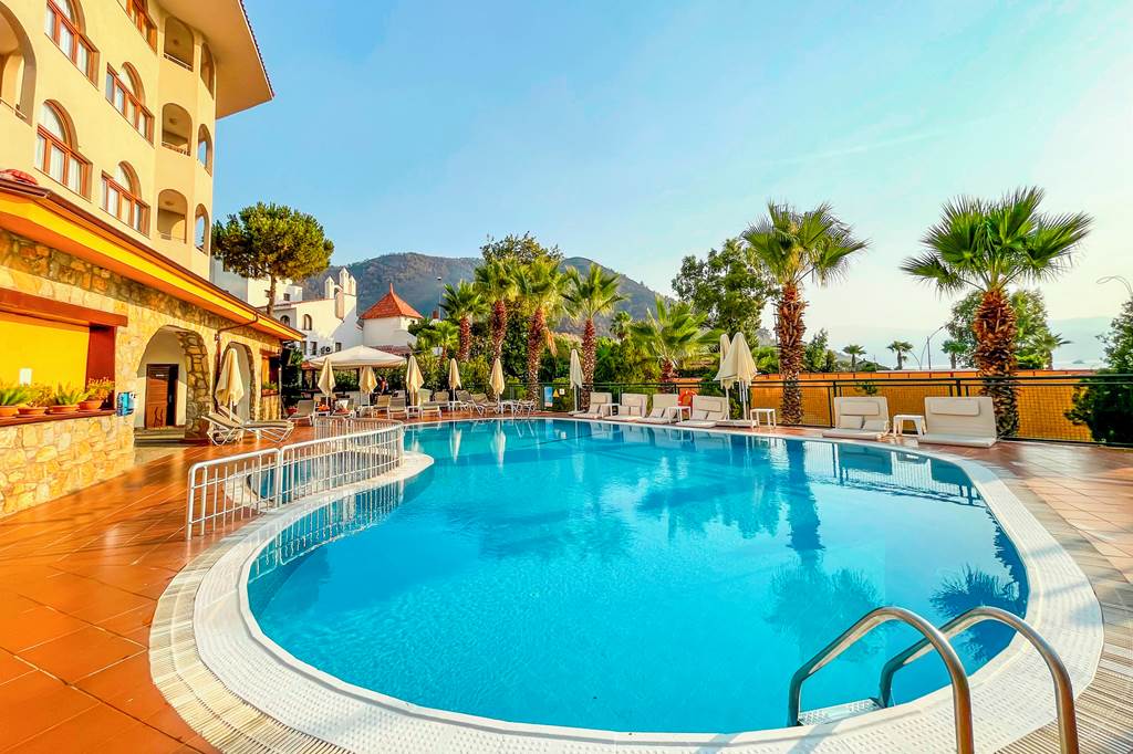 DLM_398_Fortuna_Beach_Hotel_0124_12.jpg