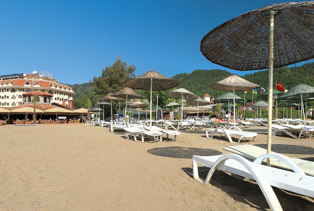 DLM_398_fortuna_beach_hotel_0718_12.jpg