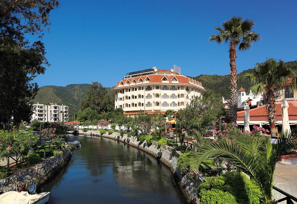 DLM_398_fortuna_beach_hotel_0718_20.jpg