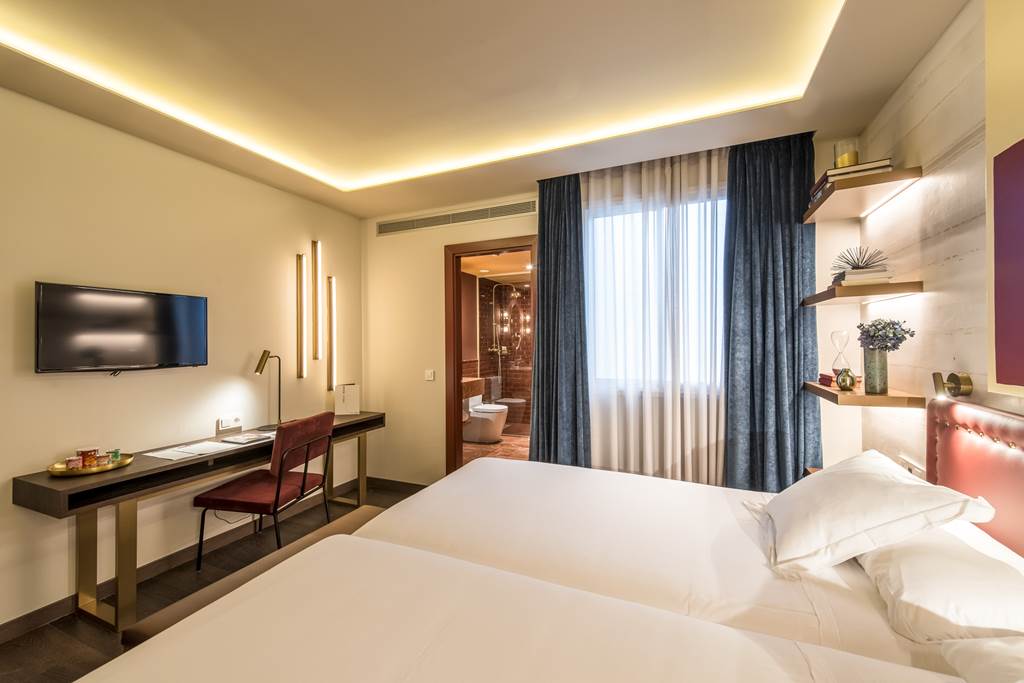 BCN_77124_Vincci_Mae_0917_07.jpg