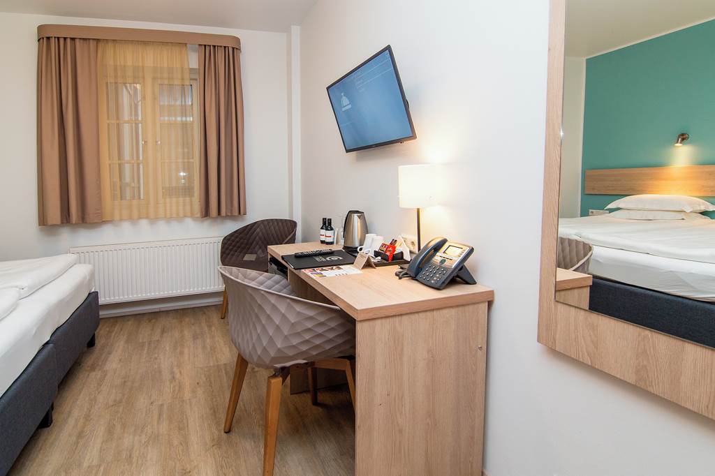 KEF_79835_Center_Hotels_Plaza_0524_06.jpg