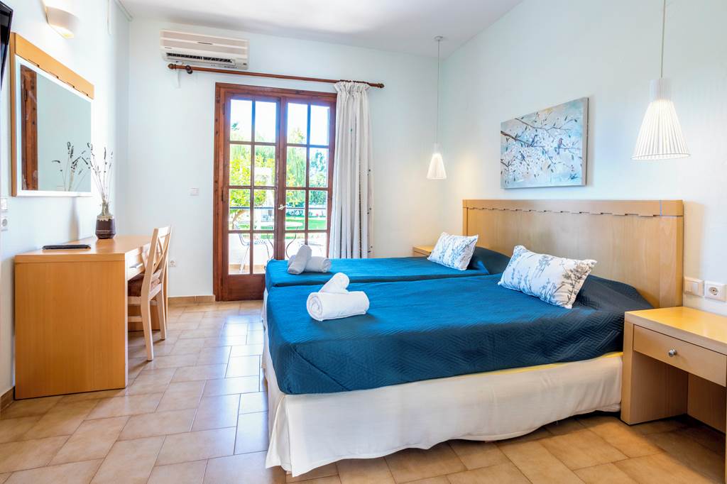 JSI_82443_Almira_Hotel_1021_17.jpg