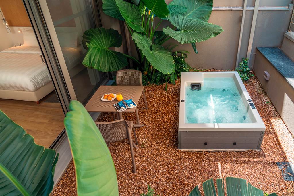 ATH_83655_Athens_Hill_Luxury_Apartments_0723_01.jpg