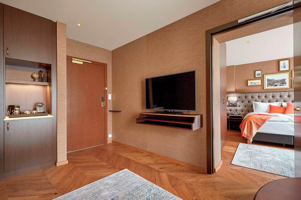KEF_82131_Reykjavik_Konsulat_Hotel_0922_08.jpg