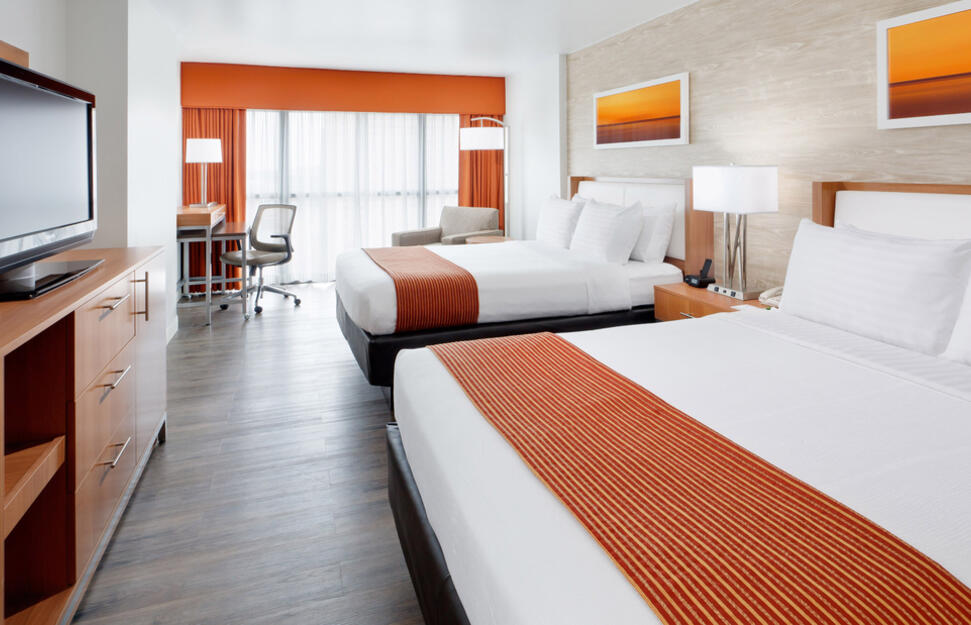 Holiday-Inn-Riverwalk-2.jpg