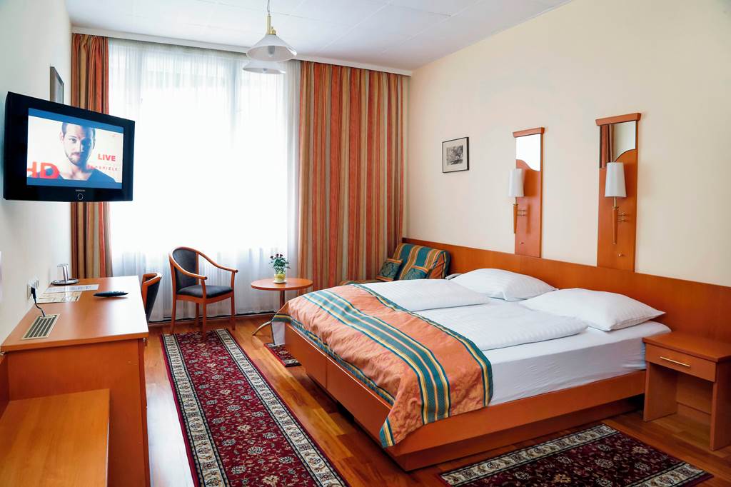 VIE_82672_Hotel_Pension_Continental_0121_05.jpg