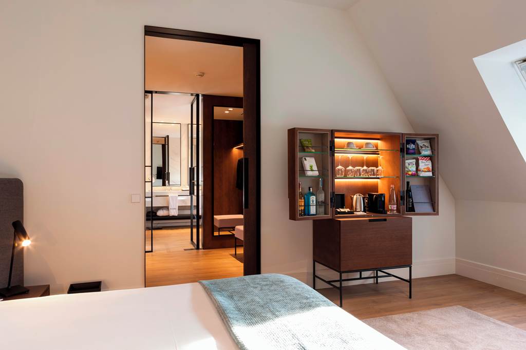 BUD_85639_Kozmo_Hotel_Suites_&_Spa_0823_06.jpg