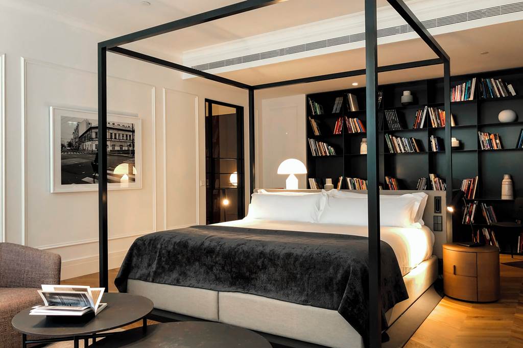 BUD_85639_Kozmo_Hotel_Suites_&_Spa_0823_17.jpg