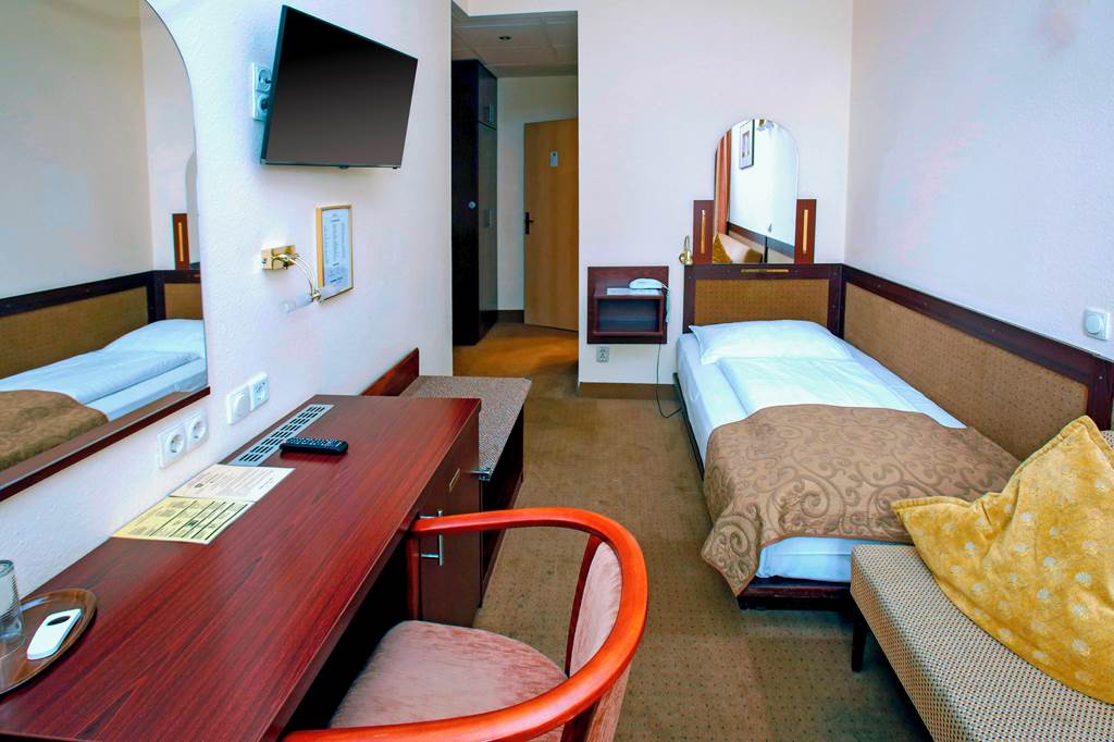 VIE_82672_Hotel_Pension_Continental_0121_08.jpg