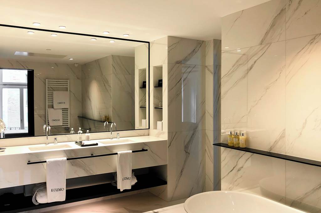 BUD_85639_Kozmo_Hotel_Suites_&_Spa_0823_15.jpg