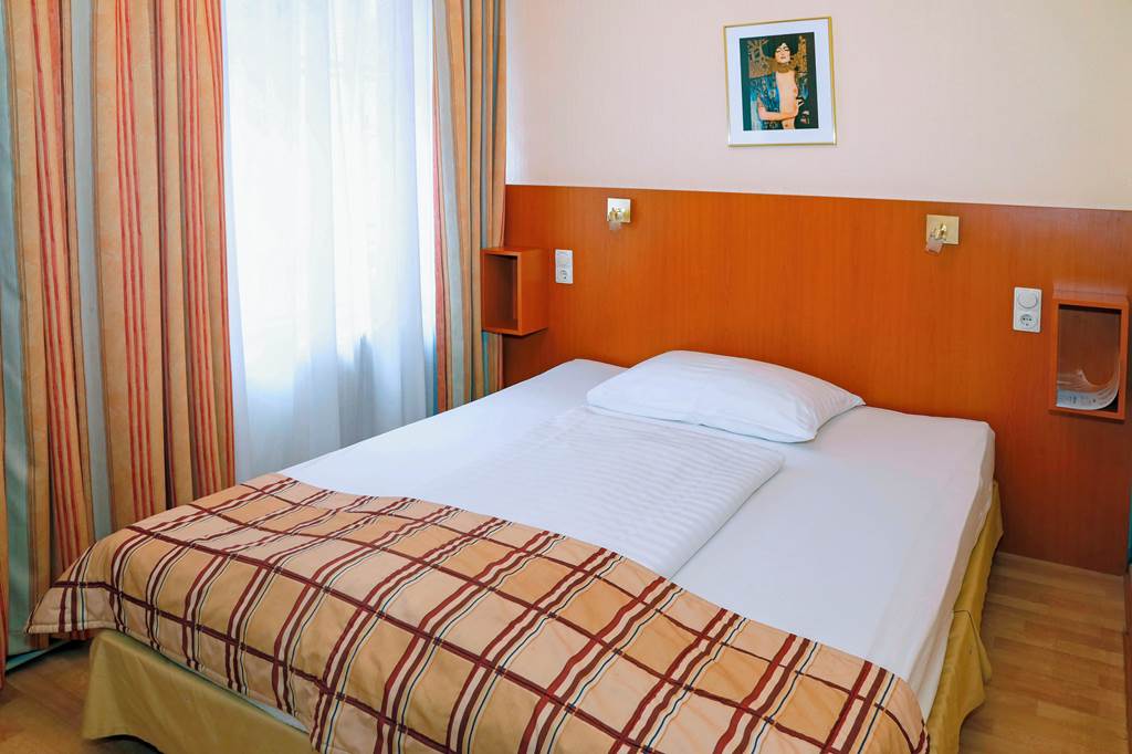 VIE_82672_Hotel_Pension_Continental_0121_07.jpg