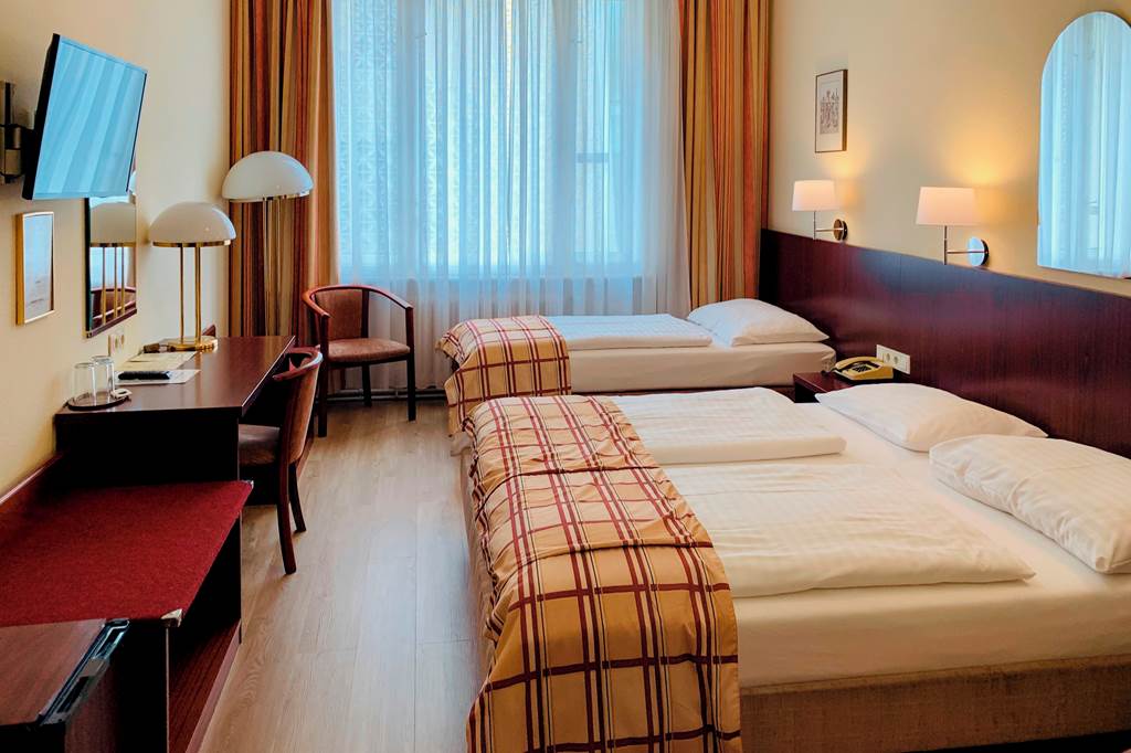 VIE_82672_Hotel_Pension_Continental_0121_03.jpg