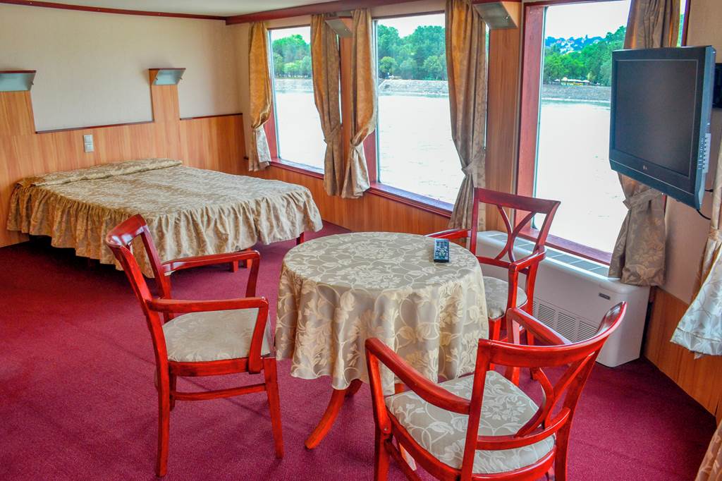 BUD_80851_Fortuna_Boat_Hotel_0719_10.jpg