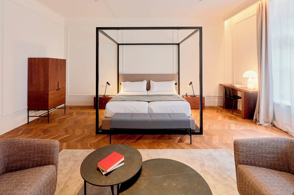 BUD_85639_Kozmo_Hotel_Suites_&_Spa_1123_05.jpg
