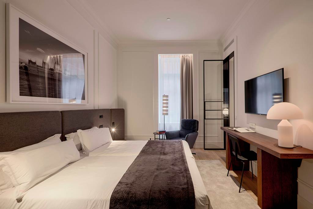 BUD_85639_Kozmo_Hotel_Suites_&_Spa_0823_28.jpg