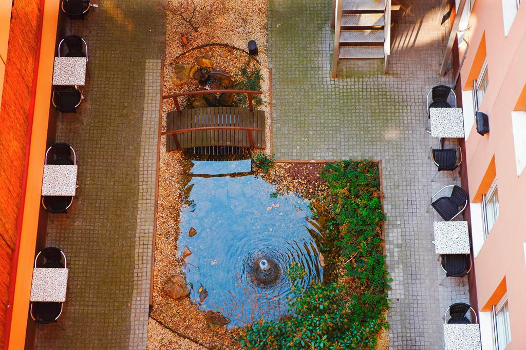 BUD_75711_Six_Inn_Hotel_0325_07.jpg