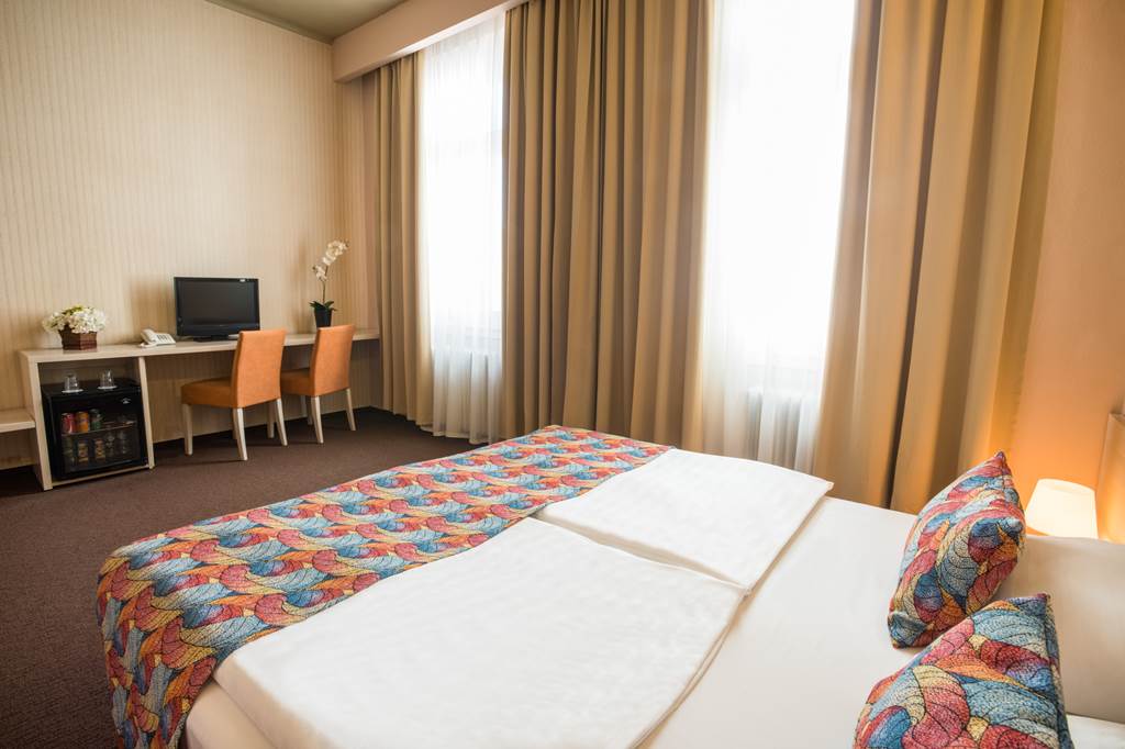 BUD_77202_Star_City_Hotel_1117_01.jpg