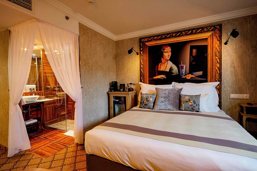 BUD_80848_Mystery_Hotel_Budapest_0719_03.jpg