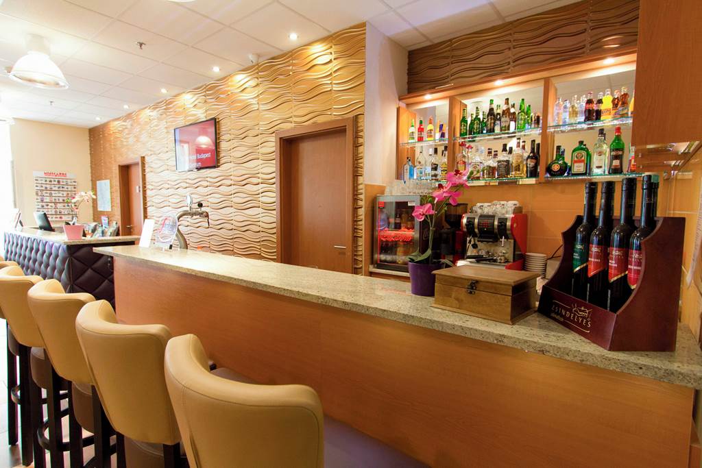 BUD_75711_Six_Inn_Hotel_0325_02.jpg