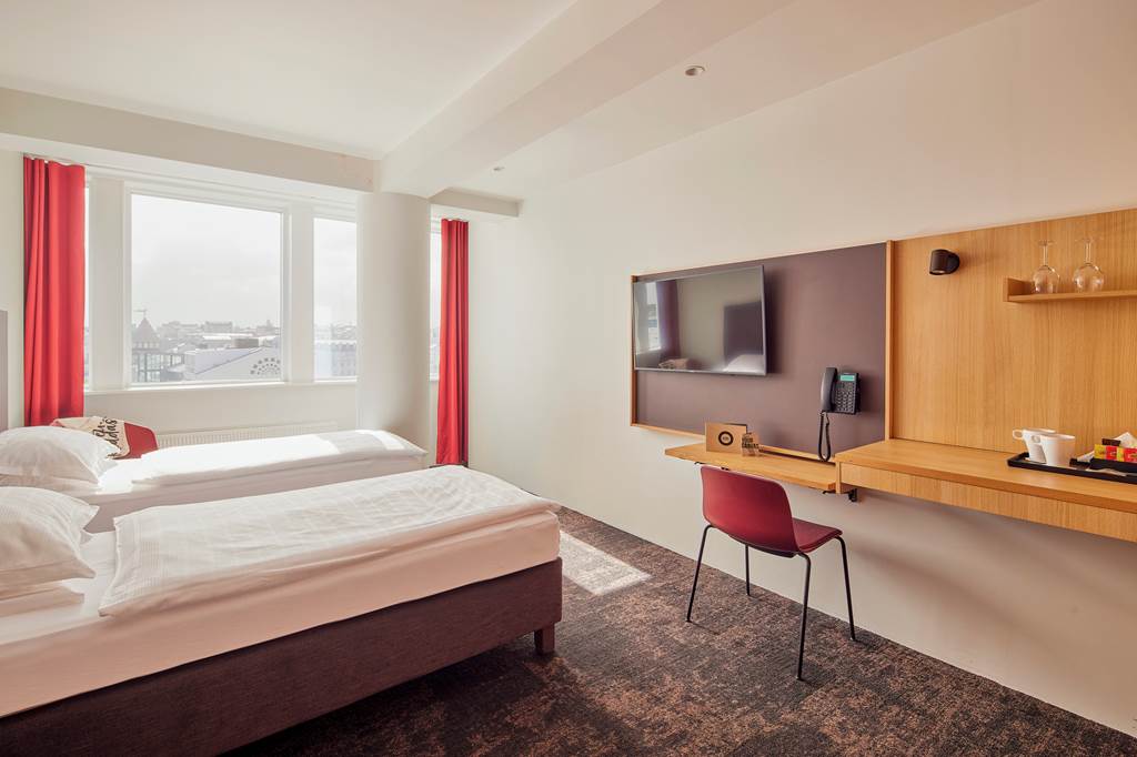 KEF_79835_Center_Hotels_Plaza_0524_09.jpg