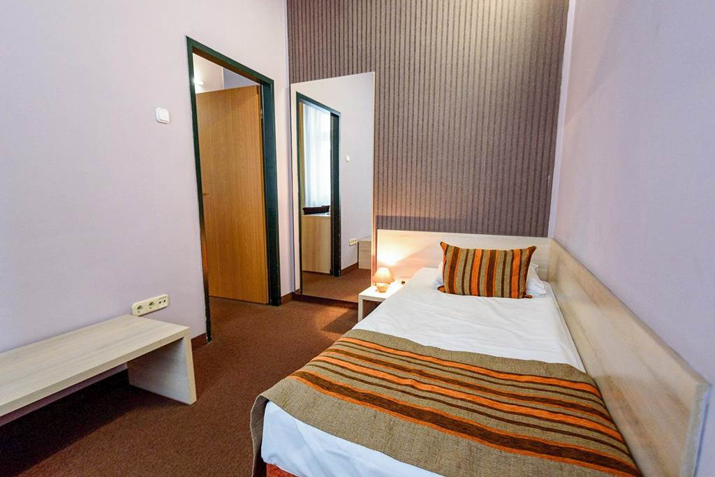 BUD_77202_Star_City_Hotel_0723_01.jpg