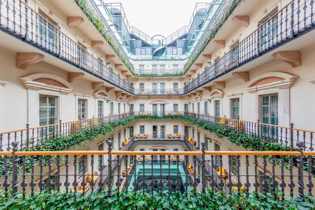 BUD_73943_Aria_Hotel_Budapest_by_Library_Hotel_Collection_1124_03.jpg