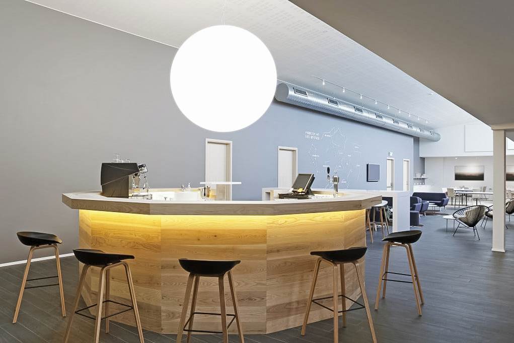 KEF_79067_Reykjavik_Lights_by_Keahotels_0818_02.jpg