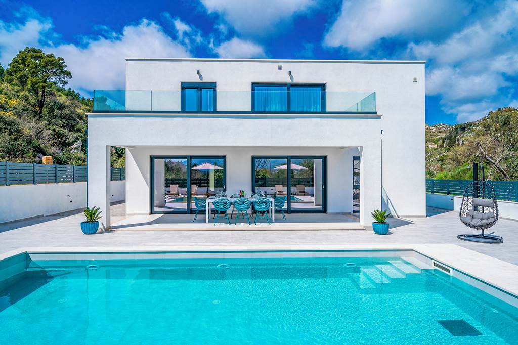 DBV_85927_Villa_Hillside_Rest_0823_16.jpg