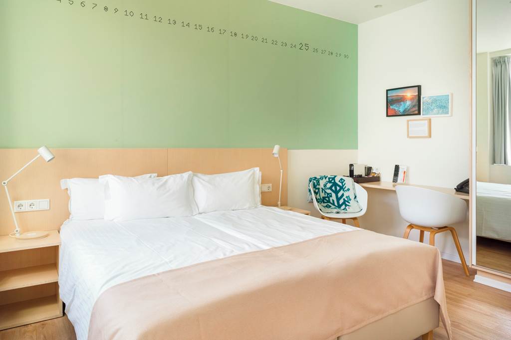 KEF_79067_Reykjavik_Lights_by_Keahotels_1222_05.jpg