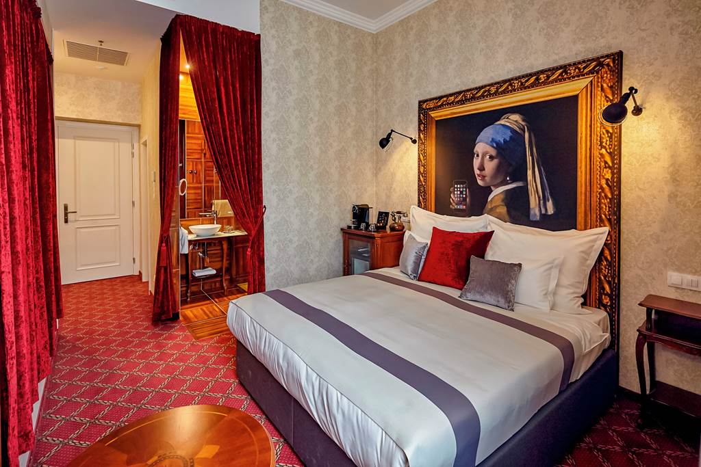 BUD_80848_Mystery_Hotel_Budapest_0719_04.jpg