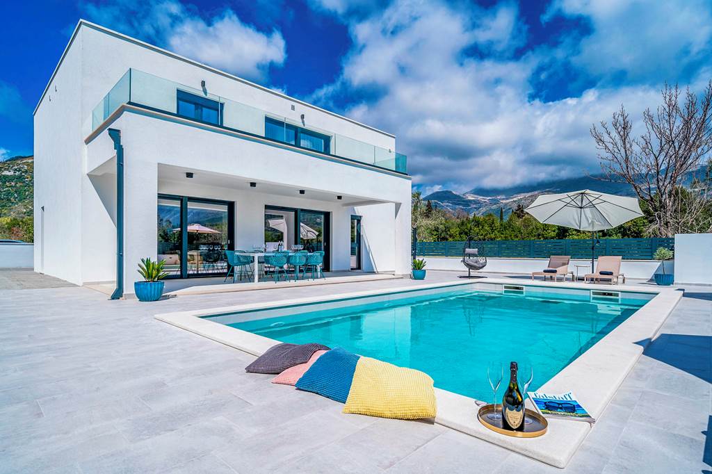 DBV_85927_Villa_Hillside_Rest_0823_14.jpg