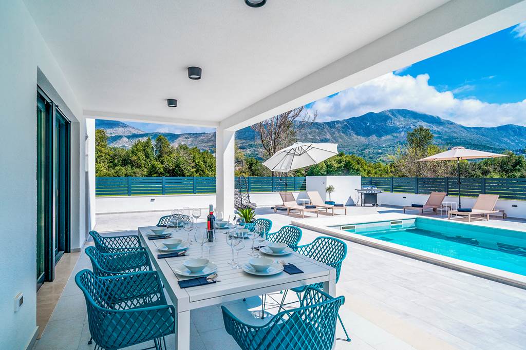 DBV_85927_Villa_Hillside_Rest_0823_01.jpg