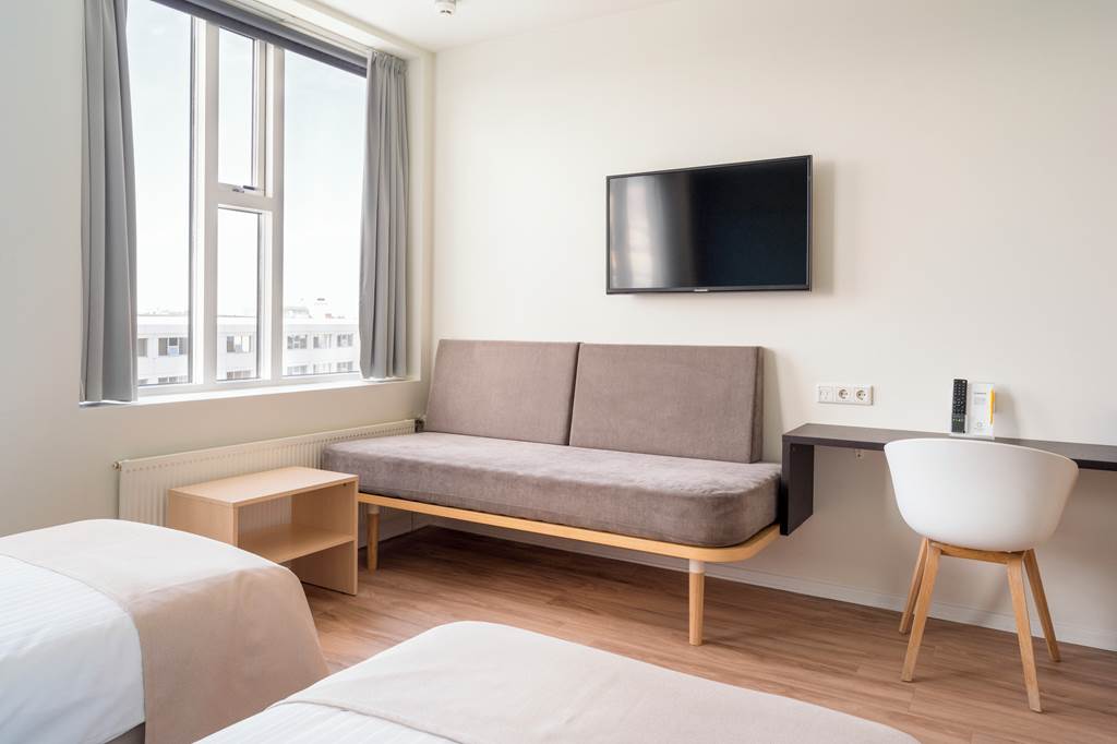 KEF_79067_Reykjavik_Lights_by_Keahotels_1222_08.jpg