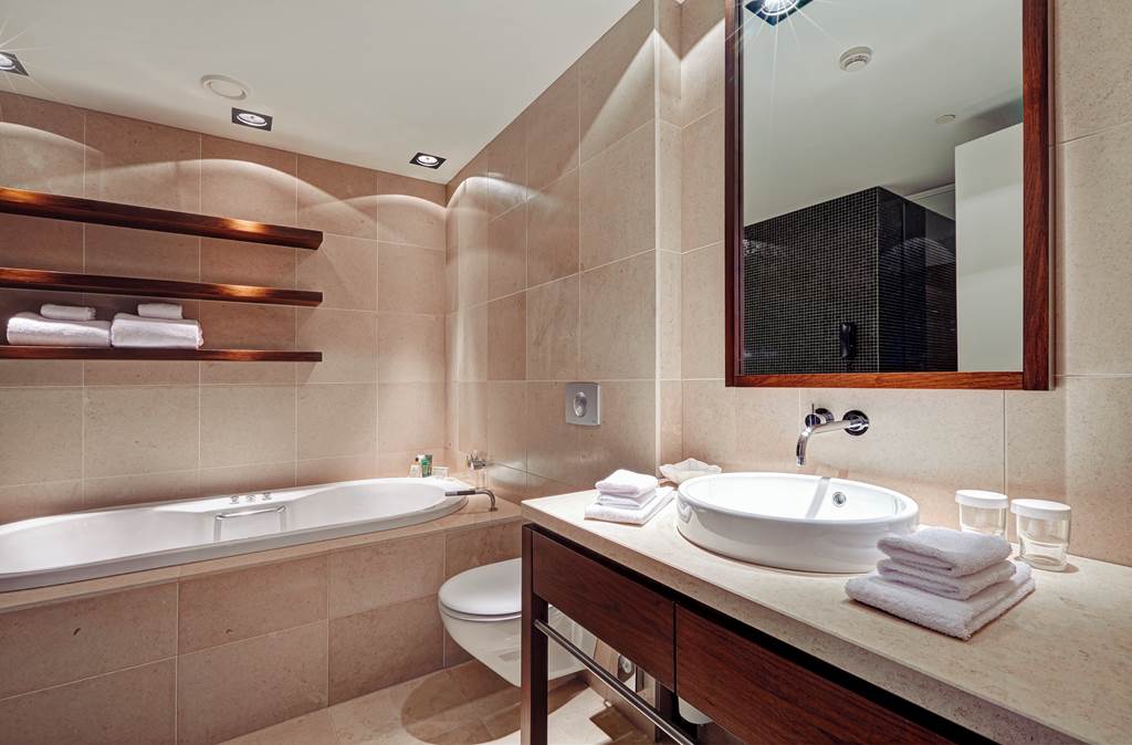 KEF_70872_Hilton_Reykjavic_Nordica_1022_05.jpg