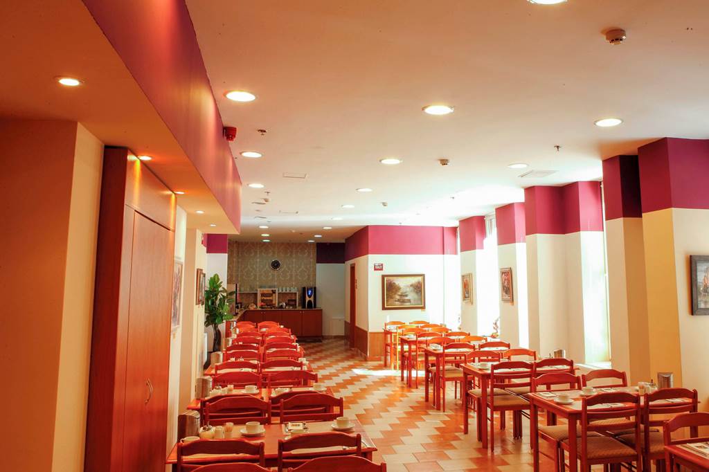BUD_75711_Six_Inn_Hotel_0325_06.jpg
