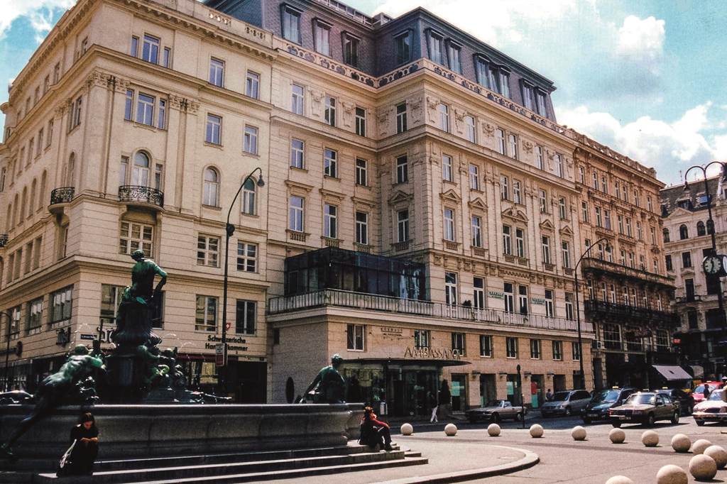VIE_79735_Ambassador_1118_04.jpg