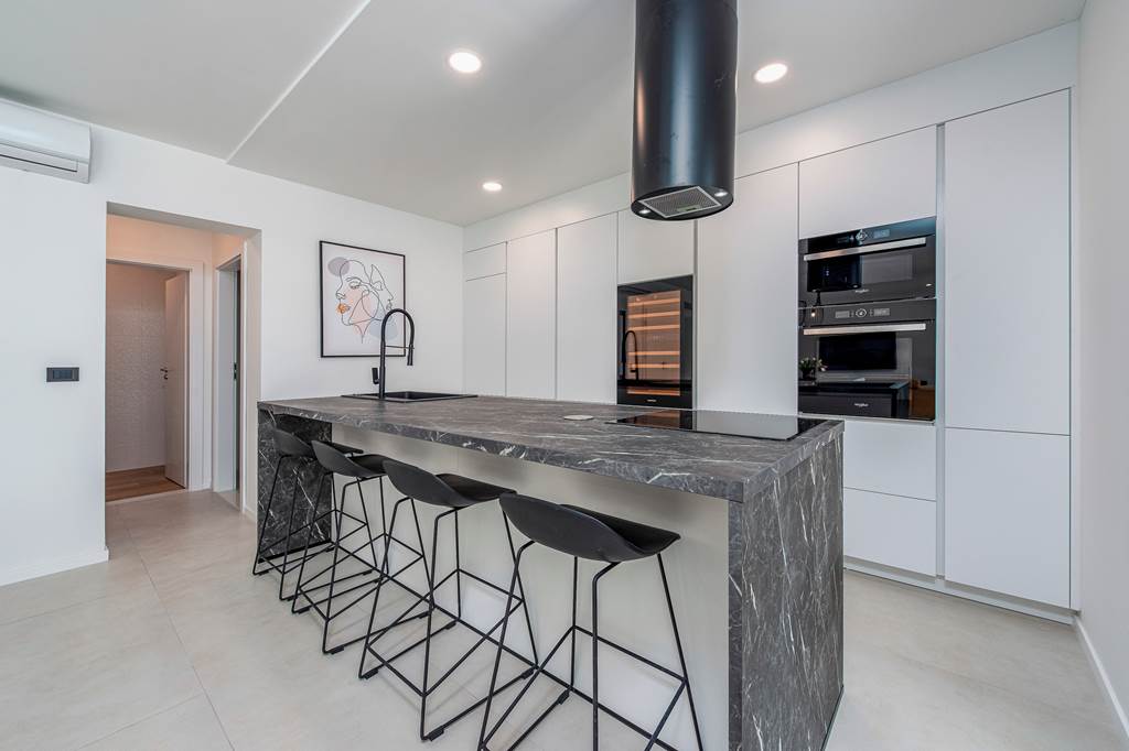 DBV_85927_Villa_Hillside_Rest_0823_06.jpg